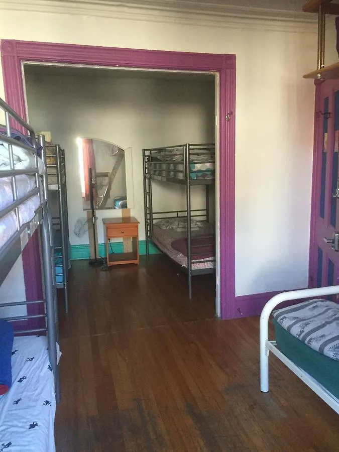 Auberge Chez Jean Montreal Hostel